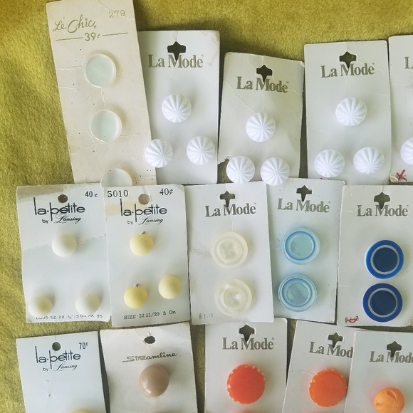 Vintage New Old Stock Buttons Lot 36 Vtg La Mode & More - Picture 13 of 14